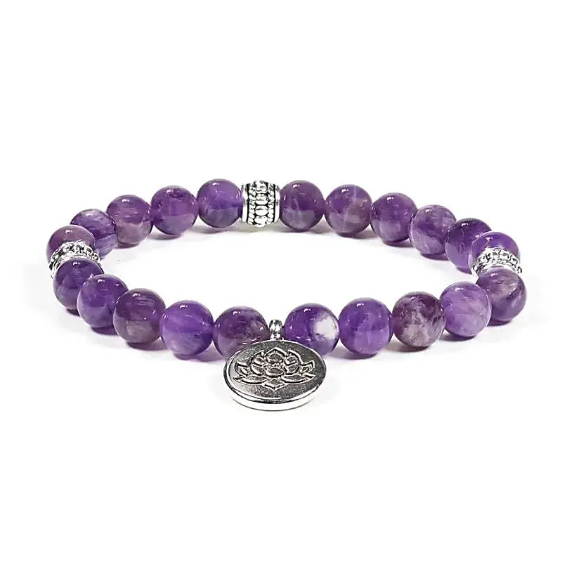 Bracelet améthyste 21 perles avec charm lotus en métal, bijou énergétique favorisant sérénité et élévation spirituelle