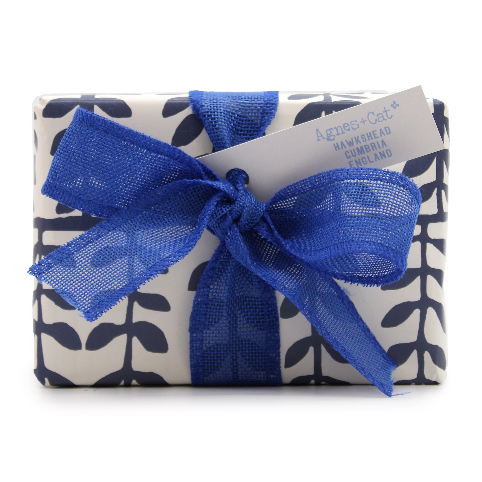 Une idée cadeau originale avec ce Coffret Cadeaux Bougie Pivoines & Bombes de bain | Agnès & Cat