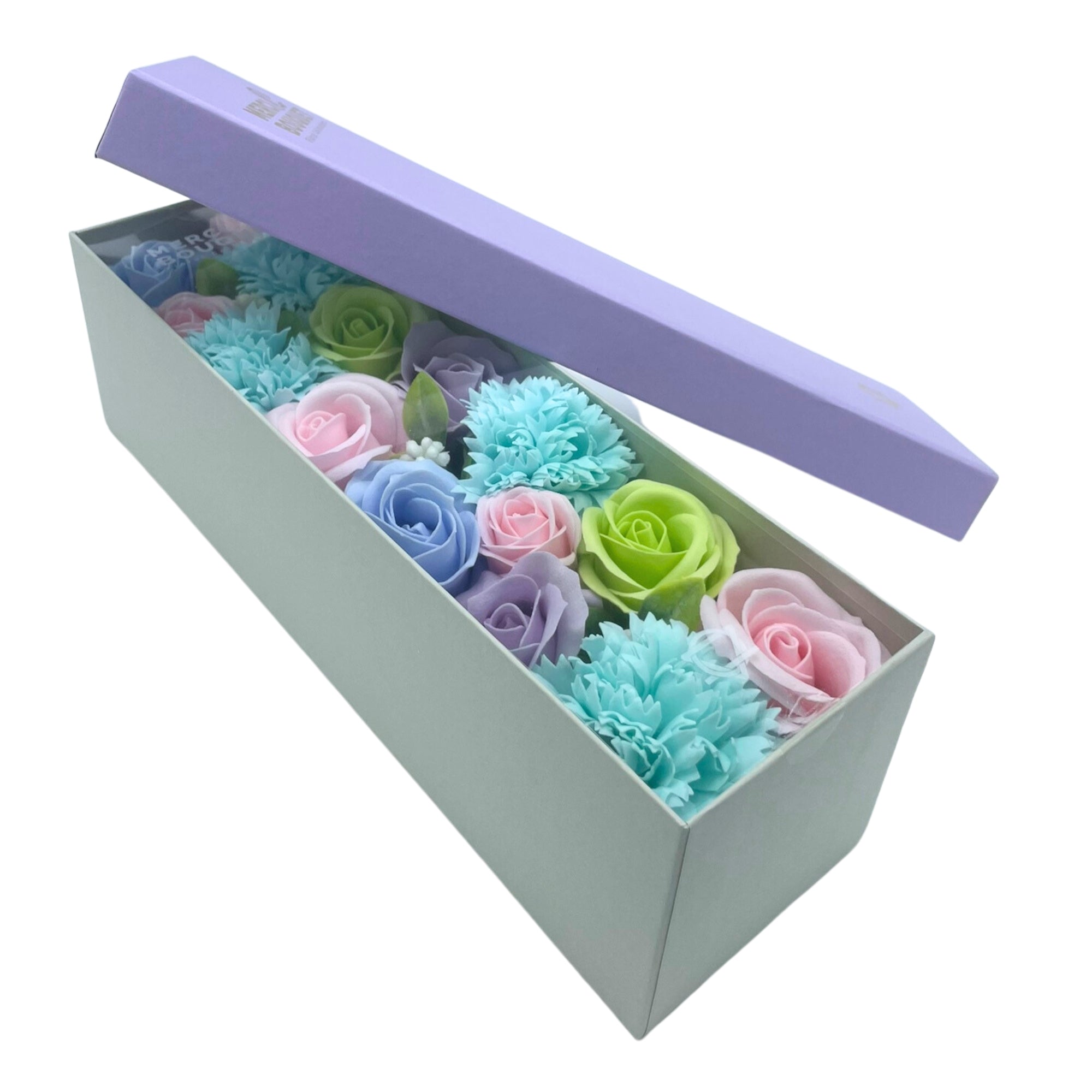 Coffret de 28cm de haut de fleurs de savon couleurs rose, bleu et vert pastels et son couvercle
