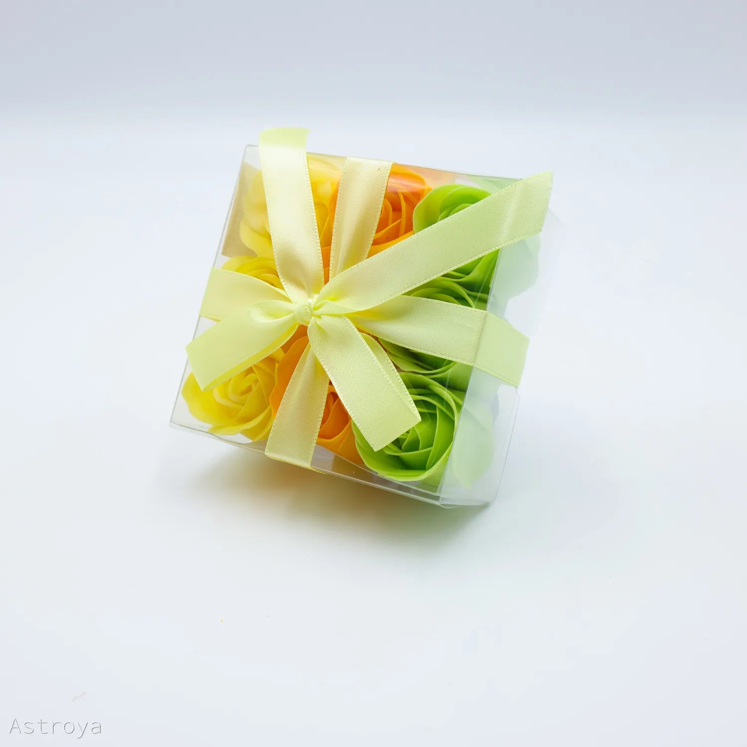 Boite de 9 fleurs de savon orange jaune et vert