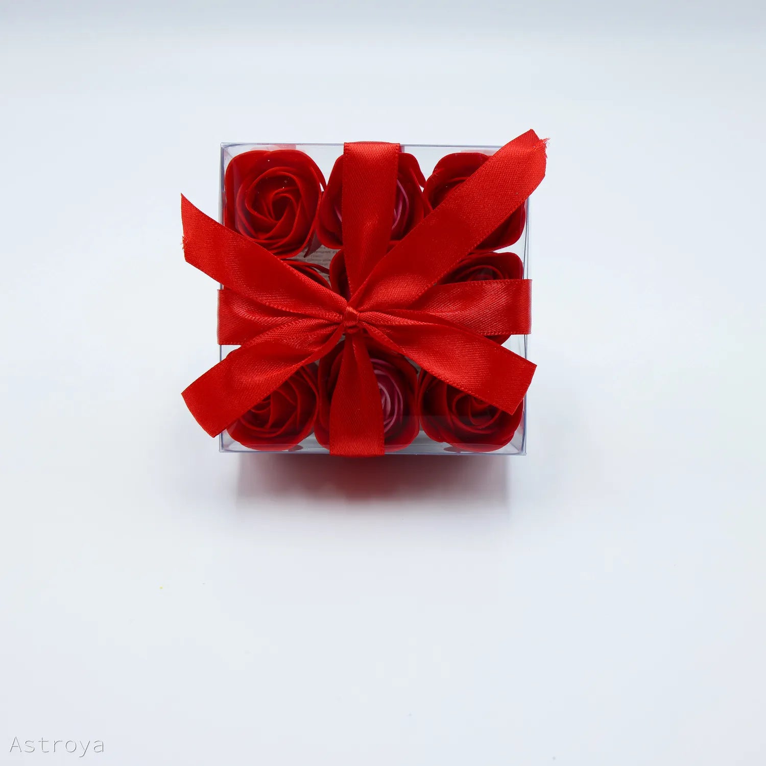 Boite de 9 fleurs de savon, des roses rouges.
