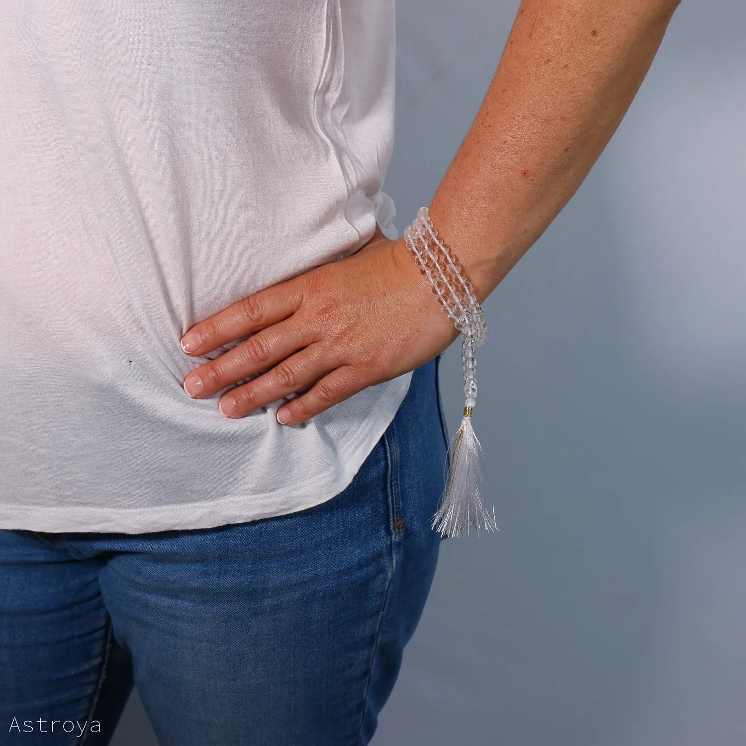 Mala Cristal de Roche | 108 perles _ porté en bracelet