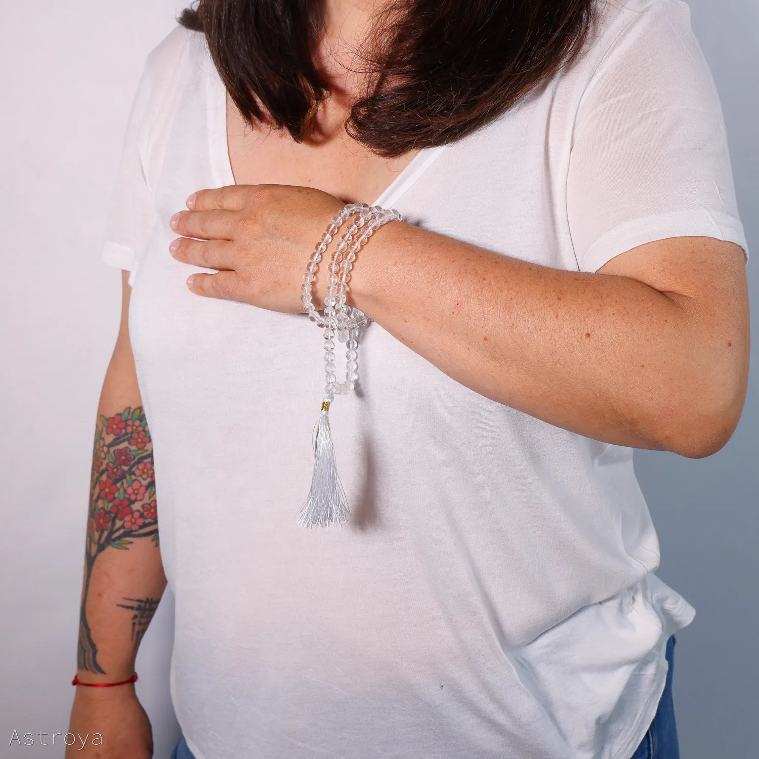 Mala Cristal de Roche | 108 perles - porté en bracelet, autre vue