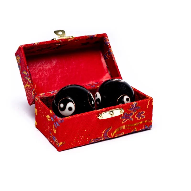 Paire de boules Qi Gong Yin Yang noires dans leur coffret ouvert