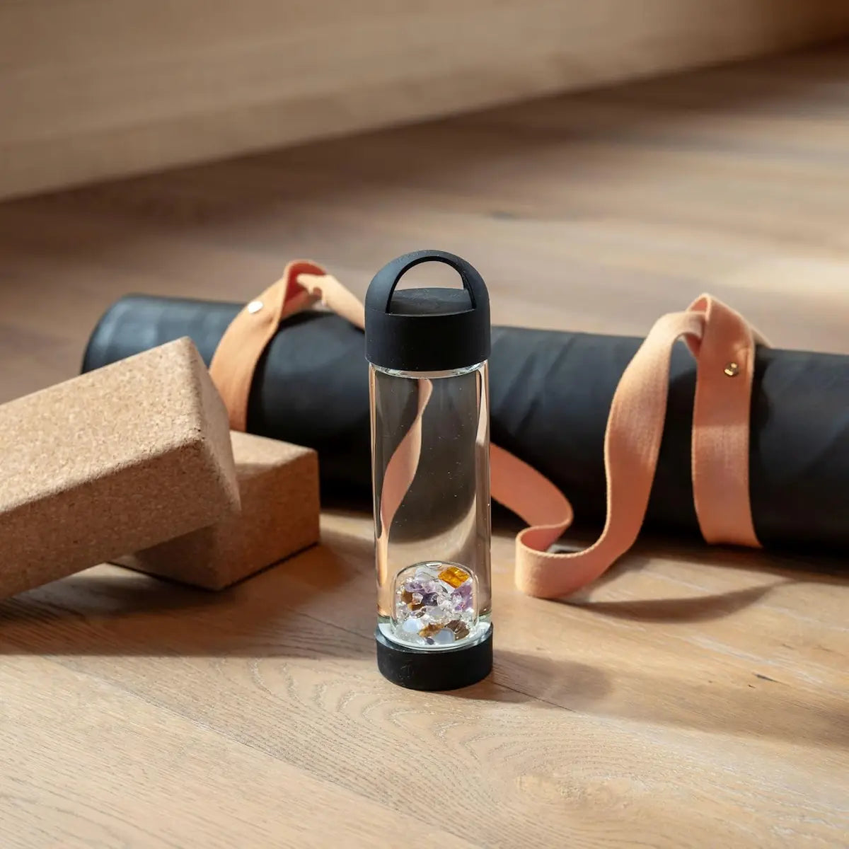 Bouteille VitaJuwel ViA Prana Noire 500 ml en verre avec pierres précieuses