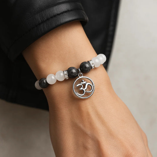 Bracelet Labradorite - Agate blanche | charm Om