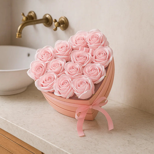Coffret cœur de fleurs de savon roses – 13 roses roses délicatement parfumées