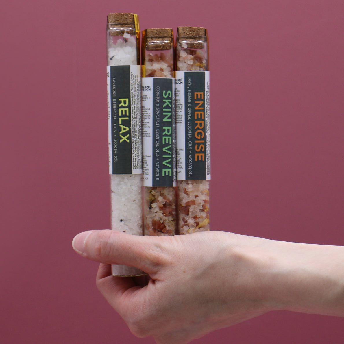 Coffret de 7 sels de bain : 3 tubes tenus main