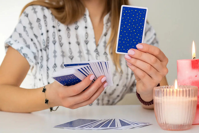Jeu de tarot divinatoire : guide complet