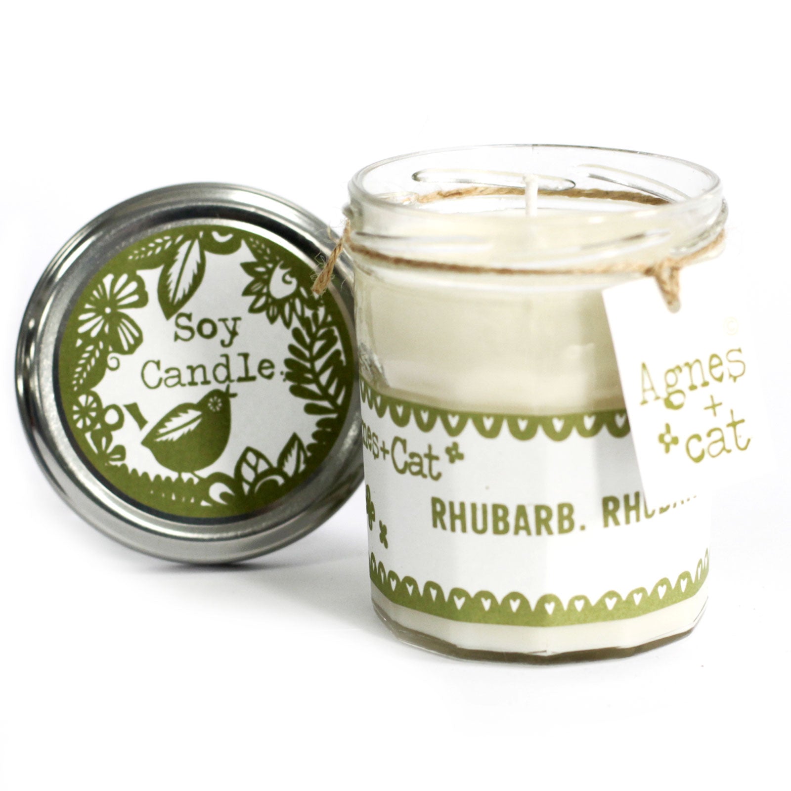 Une bougie parfumée à la rhubarbe dans ce Coffret Cadeaux Bougie Rhubarbe &amp; Bombes de bain | Agnès &amp; Cat