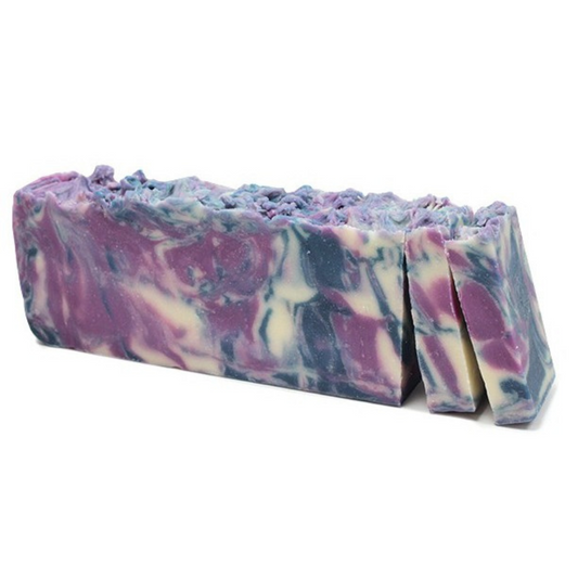 Savon à l'huile d'olive et herbe de grâce artisanal  vue du pain complet 