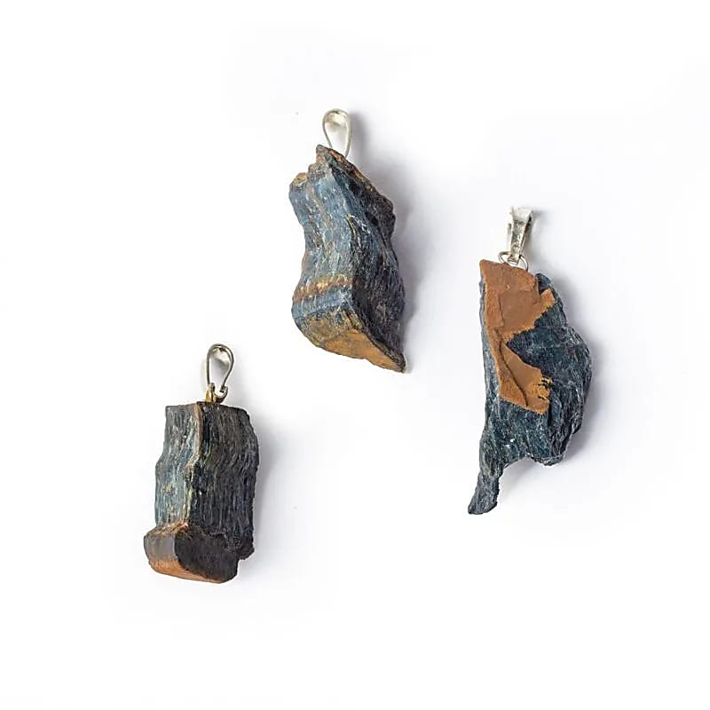 Pendentif en Oeil de Faucon brut