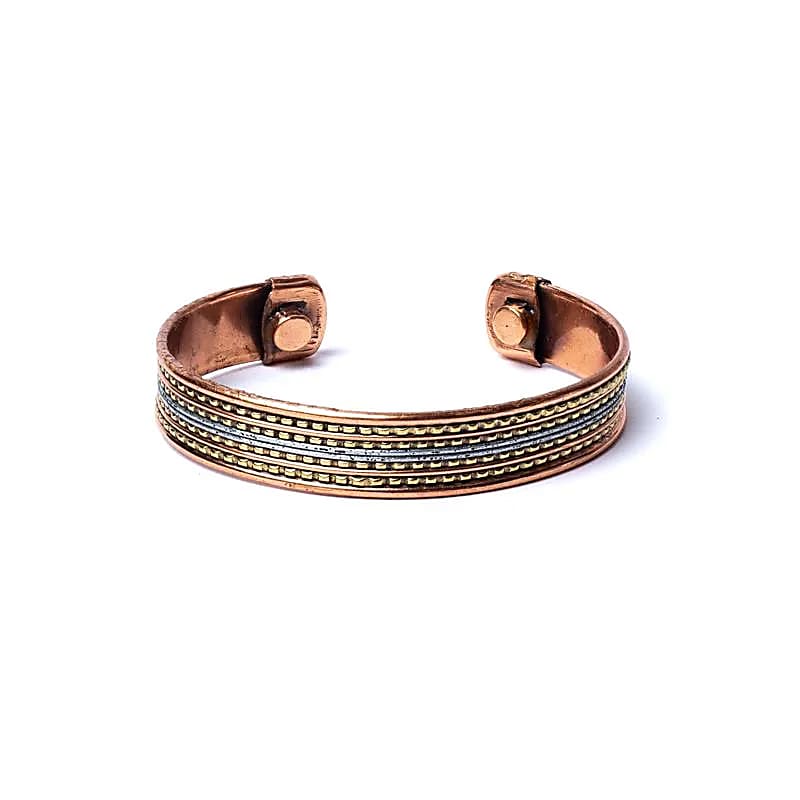 Ce bracelet en cuivre magnétique au motif bande est classique et élégant .