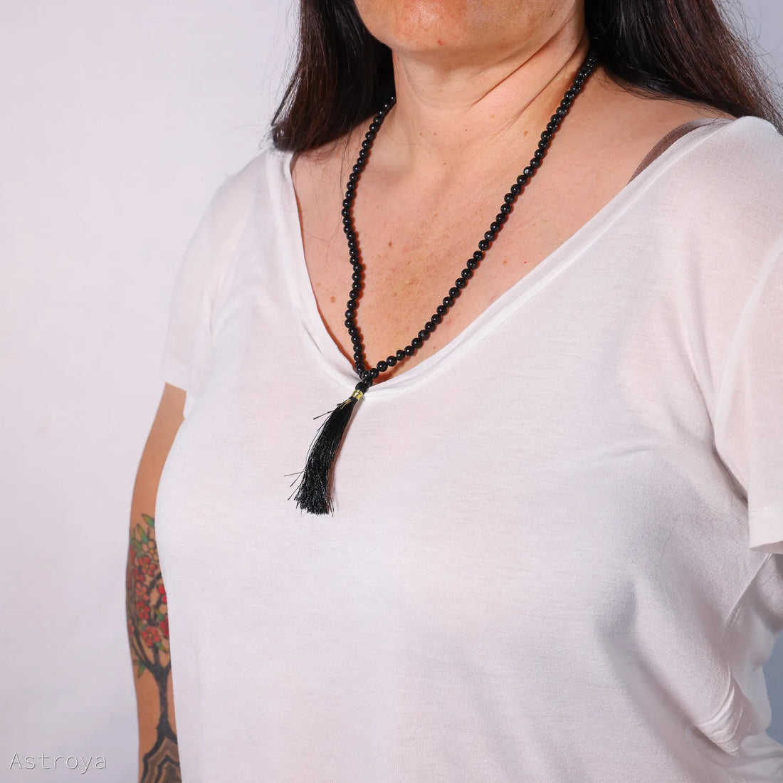 Mala Onyx Noir | 108 perles porté en collier