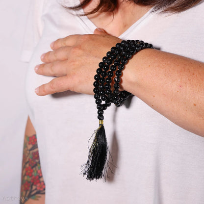 Détails des 108 perles de 8mm du Mala Tourmaline Noire 