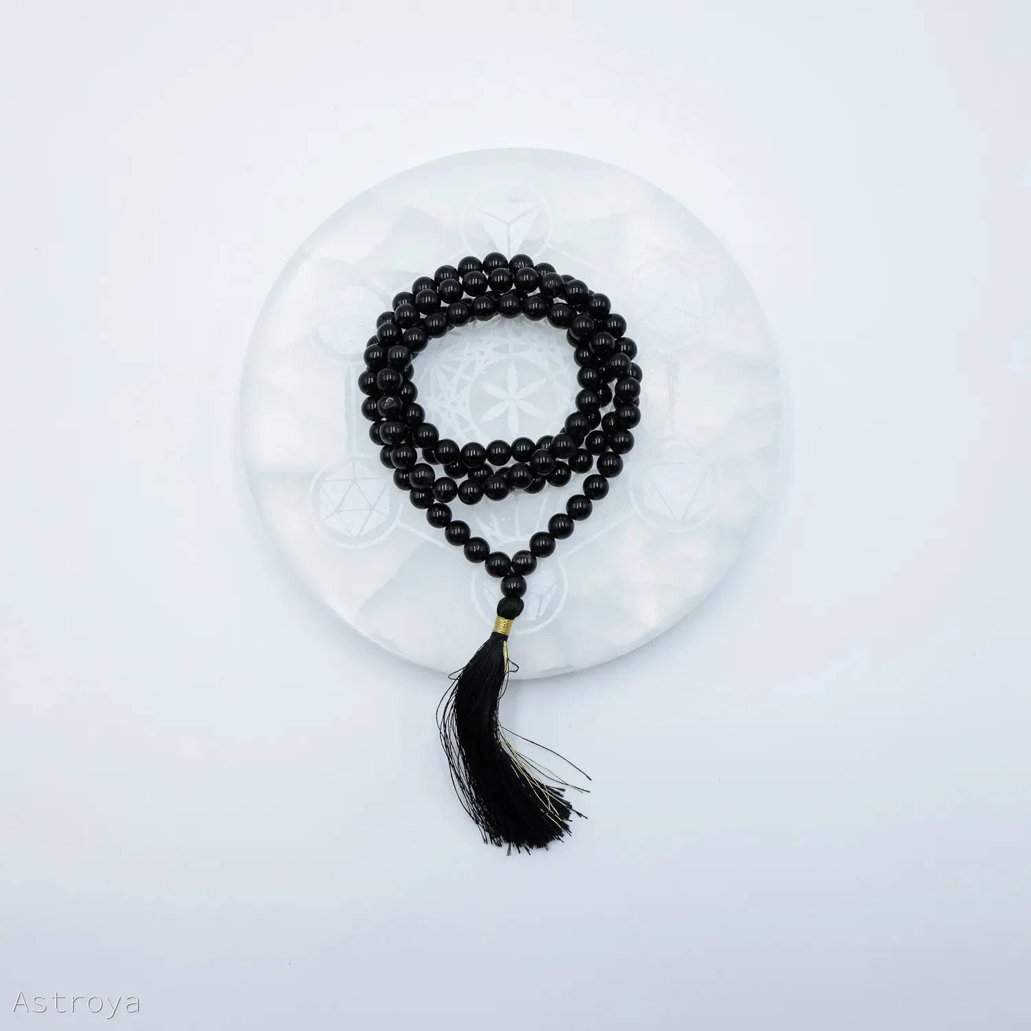 Mala Tourmaline Noire | 8mm sur une pierre de chargement en sélénite