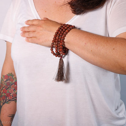 Mala en Jaspe Rouge de 108 perles - autre vue porté en bracelet