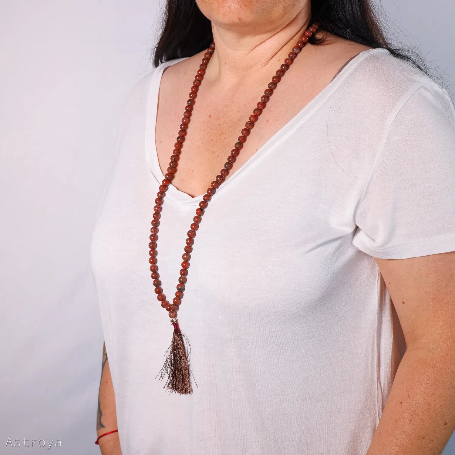 Mala en Jaspe Rouge de 108 perles - porté en collier