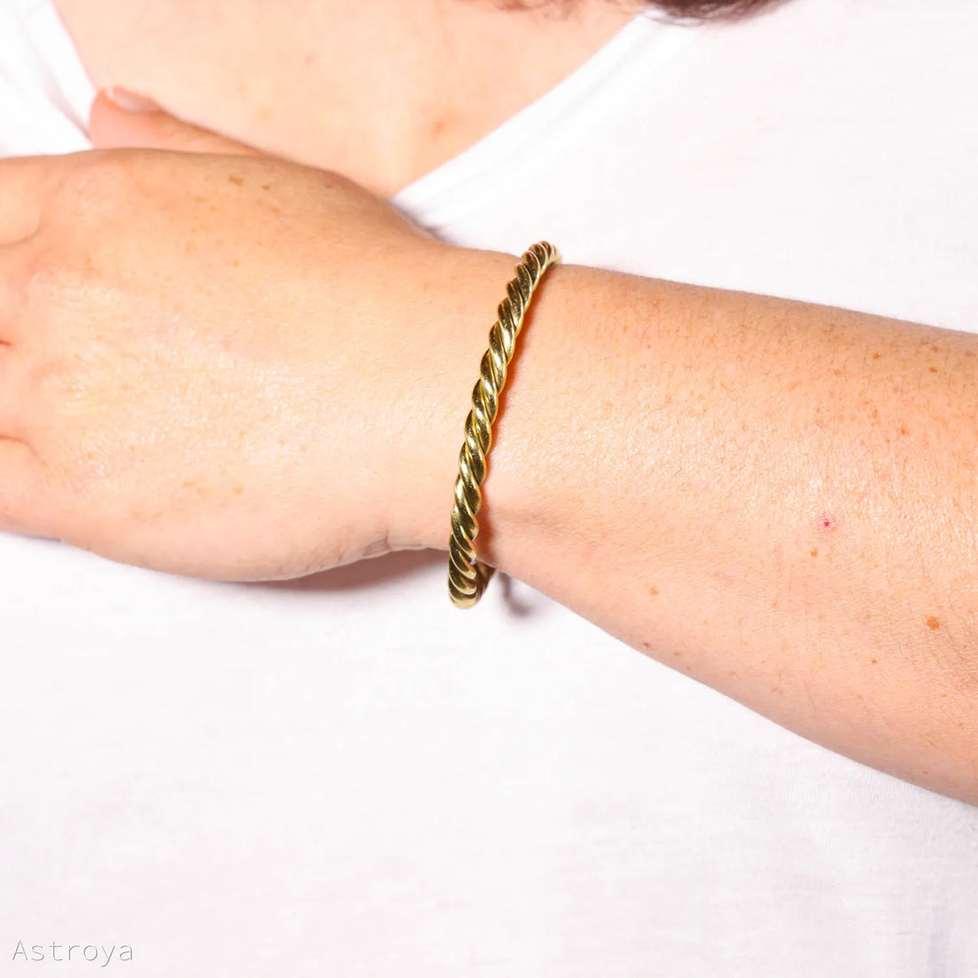 Bracelet torsadé couleur doré