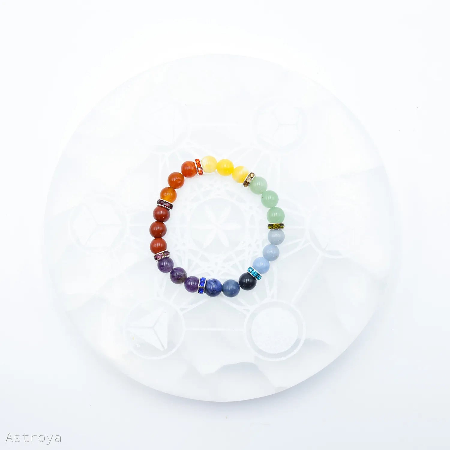 Bracelet 7 chakras | Pierres 9mm- sur pierre de chargement en sélénite - vue de dessus