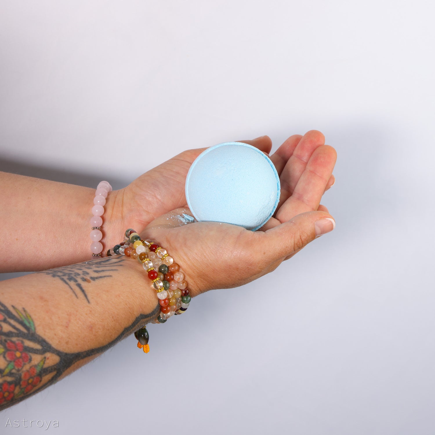 Bombe de bain Bienfaits Aromathérapeutiques Relaxation - tenue main