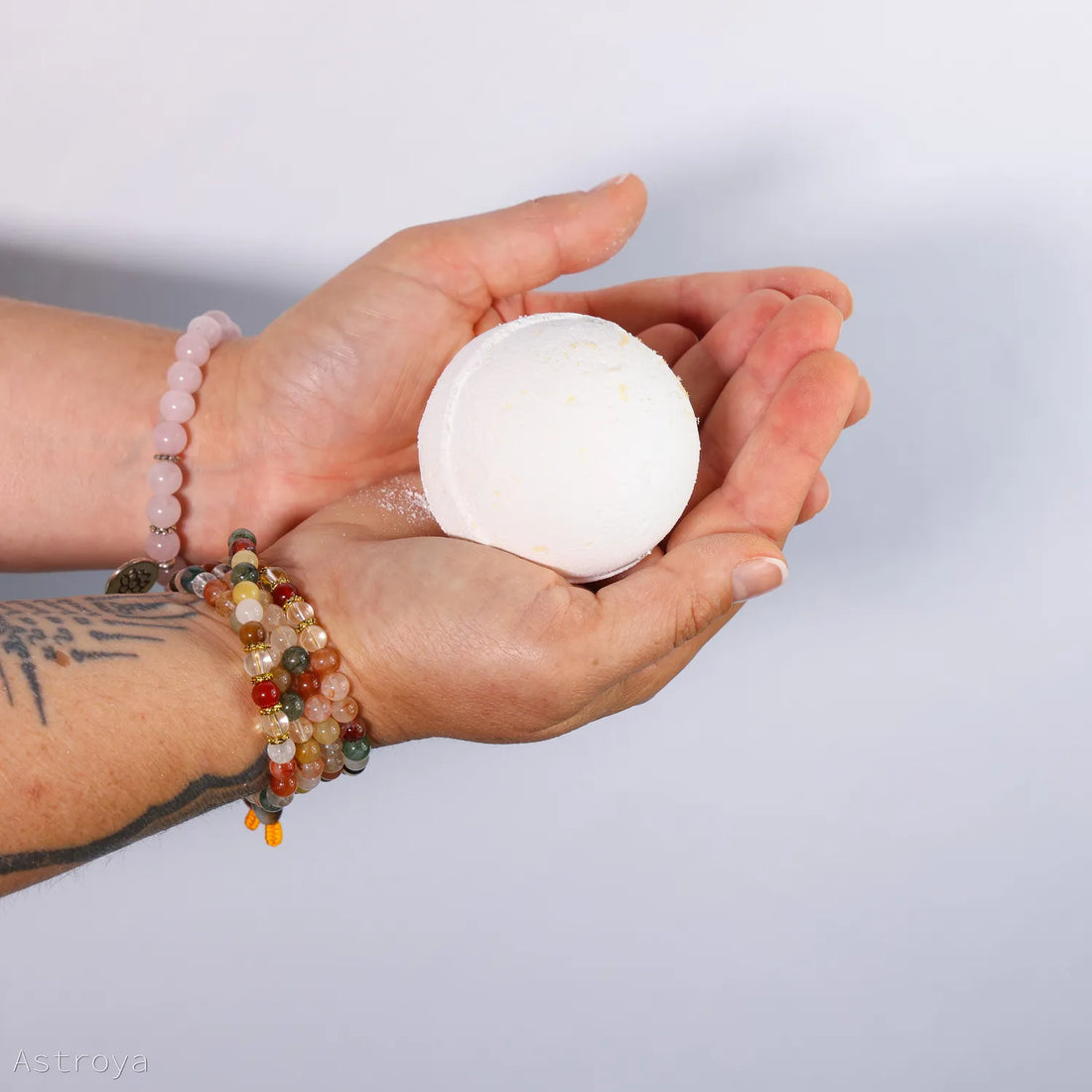 Bombe de bain aromathérapie 120 gr - Détox - tenue main