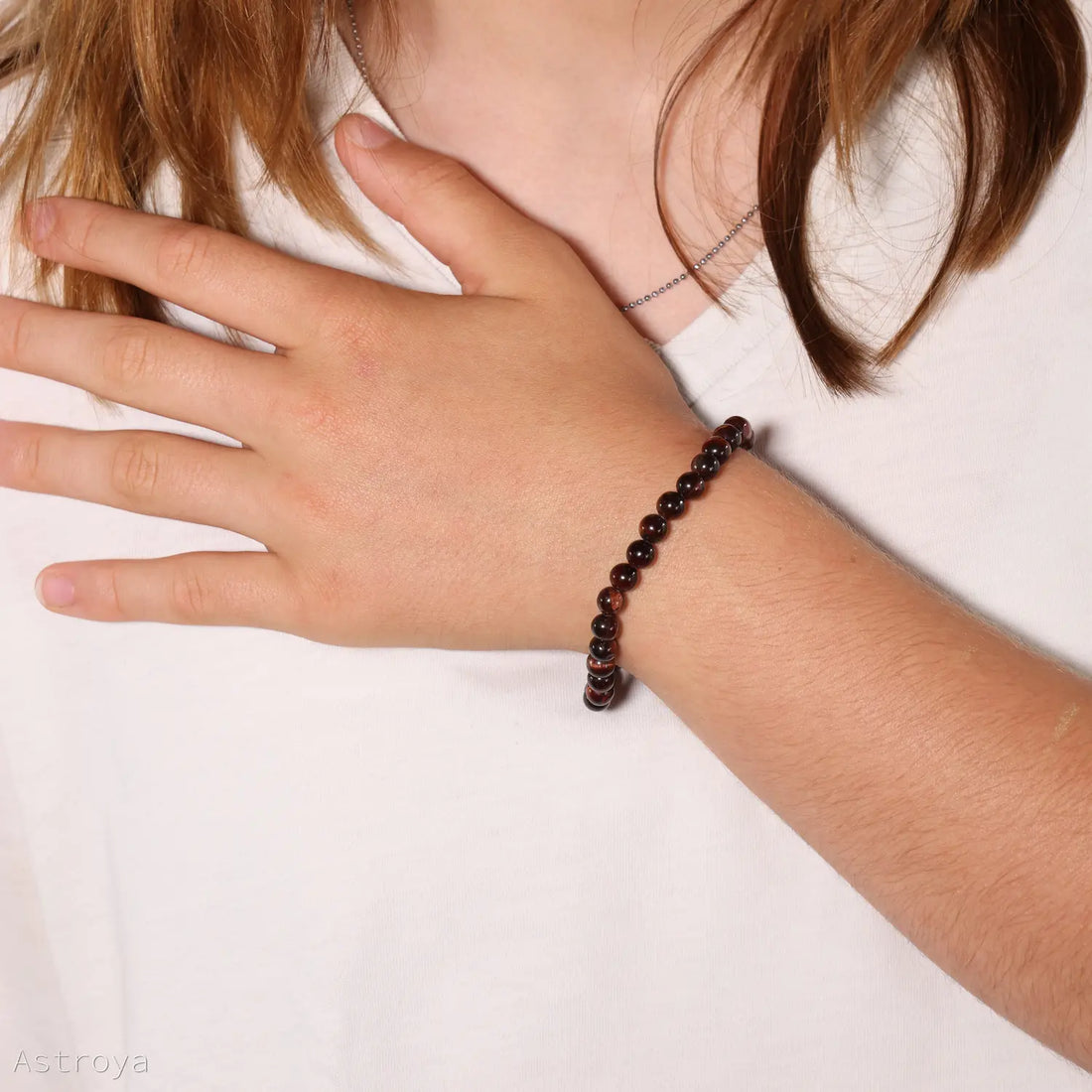 Bracelet en hématite, obsidienne et œil de tigre. diamètre des perles : 8 mm - autre vue agrandissement
