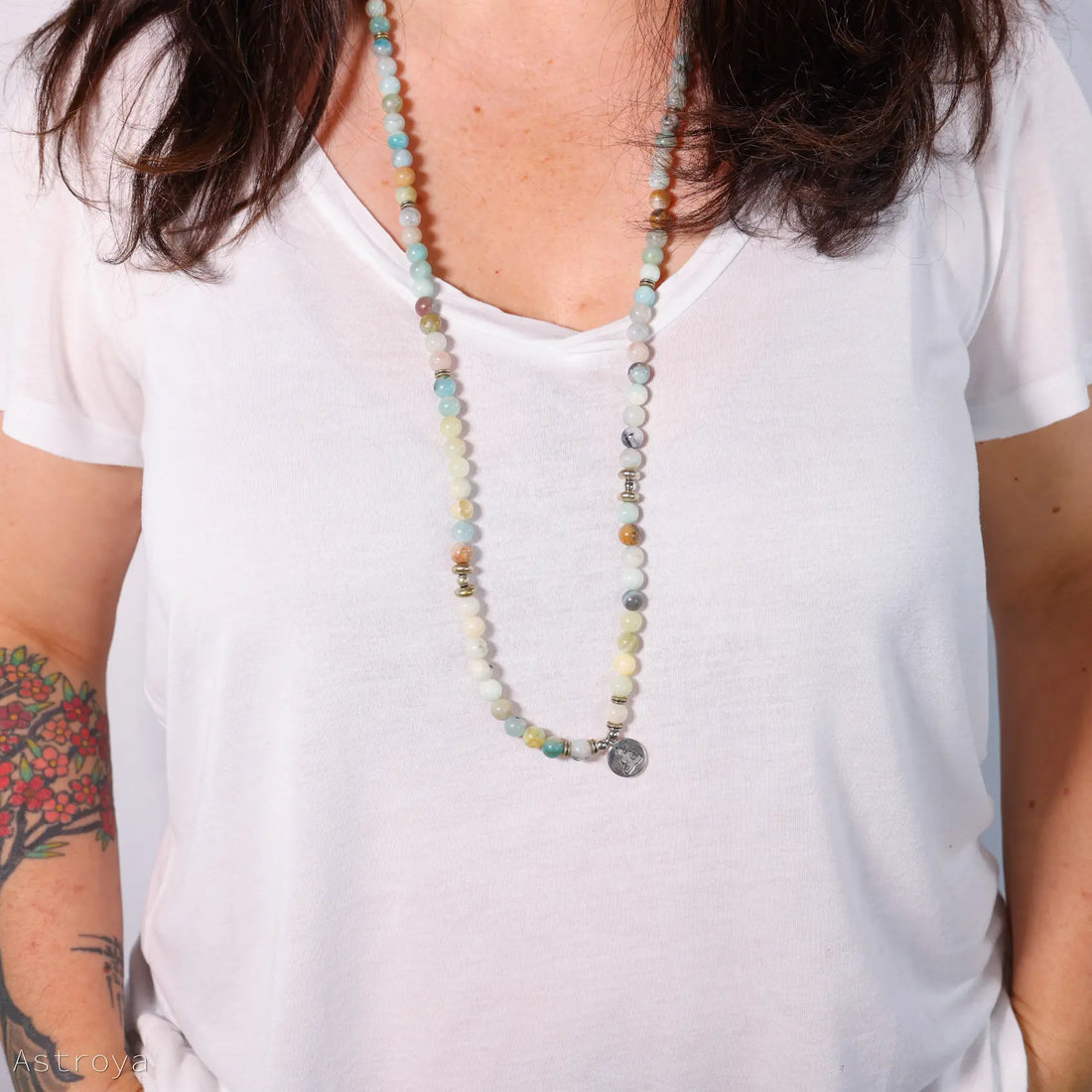 Mala en Amazonite avec charm Bouddha porté en collier