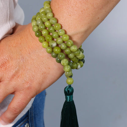 Mala Jade Xinyi avec Pompon | 108 perles porté au poignet