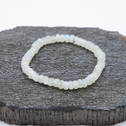 Bracelet Pierre de Lune arc-en-ciel à facettes 6mm