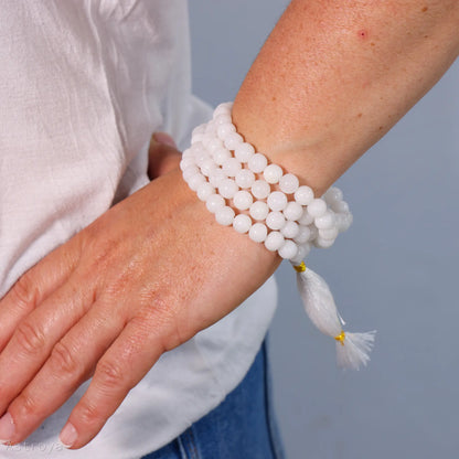 Mala Agate Blanche | 108 perles - autre vue poignet détaillé