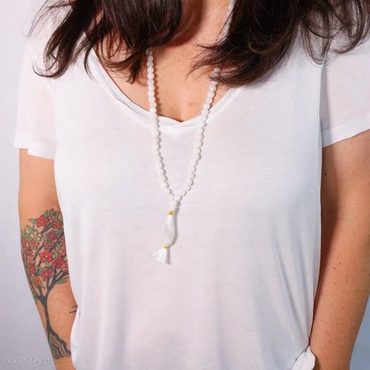 Mala Agate Blanche | 108 perles - porté collier
