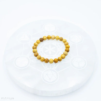 Détail du Bracelet Palo Santo perles rondes - 8 mm sur la pierre de chargement en sélénite