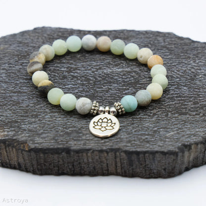 Bracelet en Amazonite 21 perles : détails du charm Lotus 