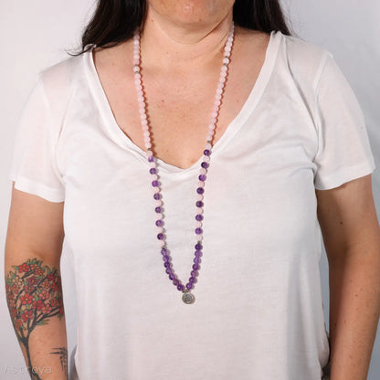 Mala Bouddha en quartz rose et améthyste | 108 perles - porté en collier