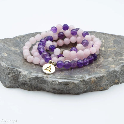 Mala Bouddha en quartz rose et améthyste | 108 perles - détail du charm Bouddha