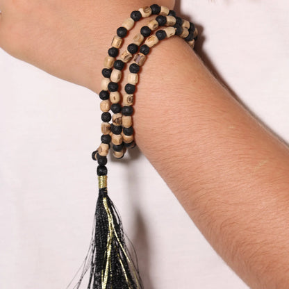 Porté en bracelet ce Mala Tulsi et Pierre de Lave | 6mm