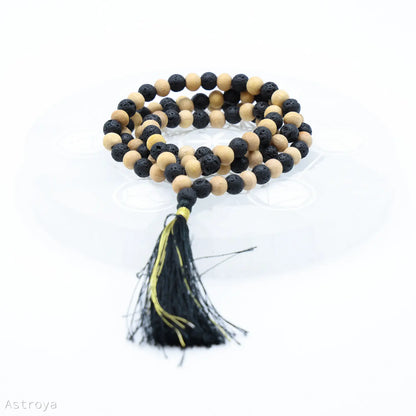 Finesse des détails du Mala Tulsi et Pierre de Lave | 8mm posé sur une pierre de chargement