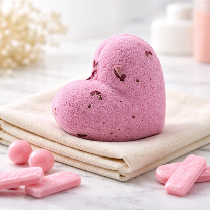 Bombe de bain cœur parfum chewing-gum, soin ludique et relaxant pour un bain cocooning