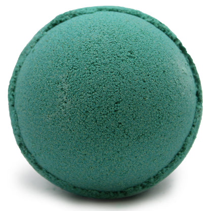 Boule de bain au karité au pin, effervescence fraîche et boisée.