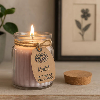 Bougie parfumee violette en cire de soja – arôme floral doux et élégant en pot de verre