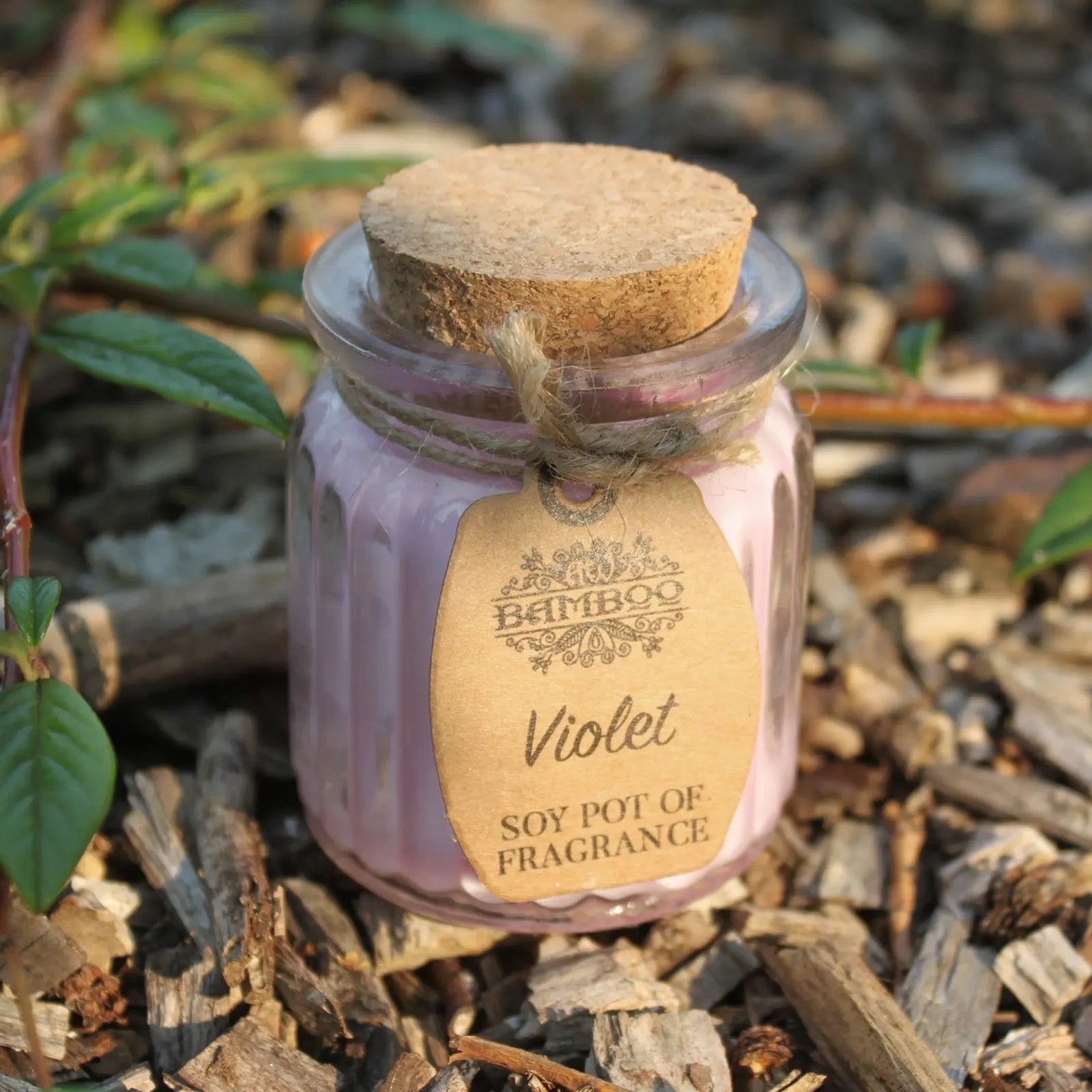 Bougie naturelle senteur violette – parfum poudré et apaisant avec couvercle en liège