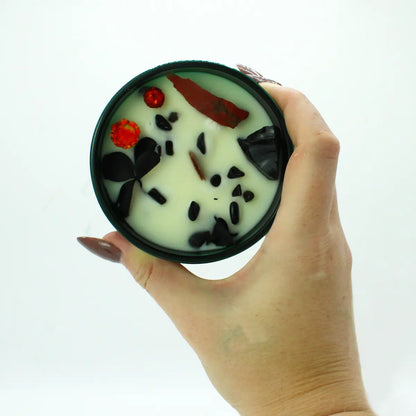 Bougie magique en cristal Le Diable décorée de fleurs séchées et gemmes rouges ambiance intense et mystique