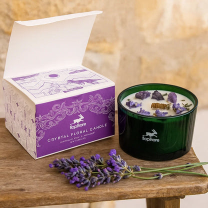 Bougie magique Hop Hare La Lune avec gemmes améthyste et fleurs de lavande dans verre vert foncé