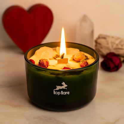 Mise en scène bougie Hop Hare Les Amoureux avec accessoires zen décoration bohème pour chambre ou salon