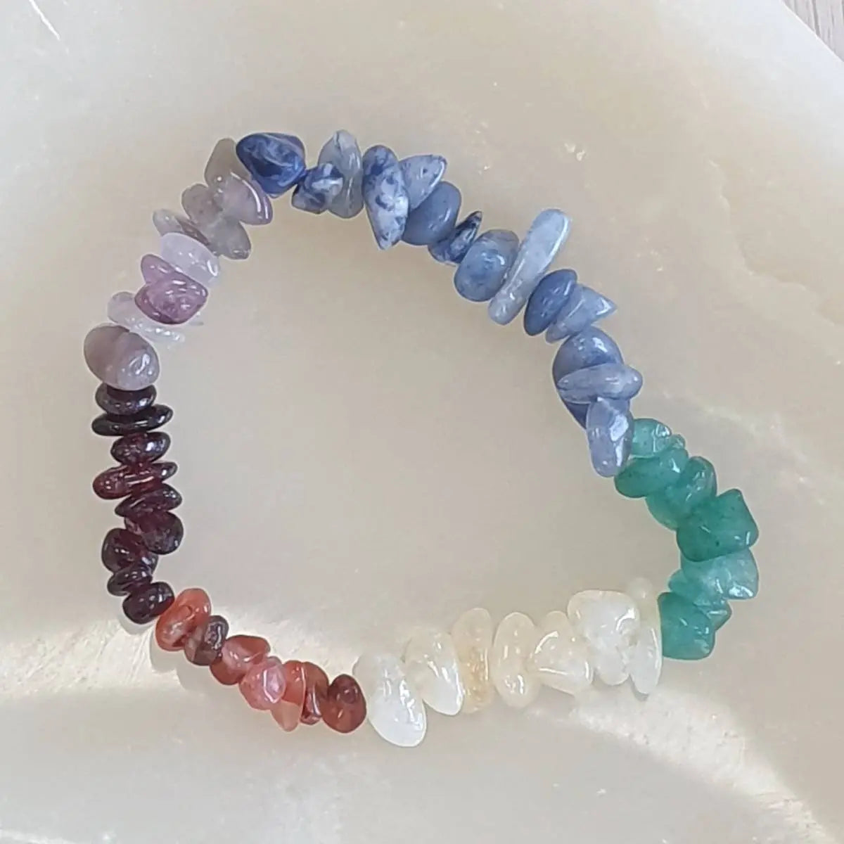 Bracelet 7 chakras en chips de pierres - petit modèle