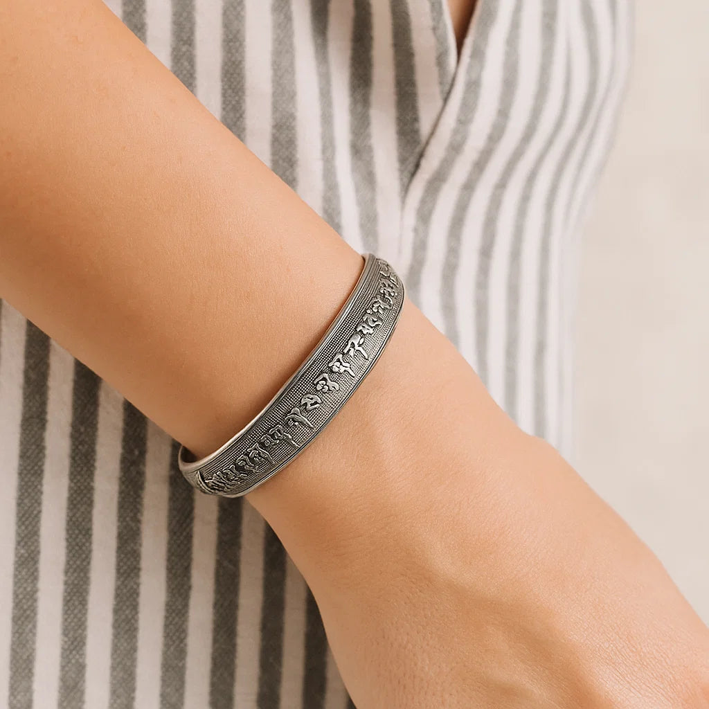 Bracelet Miao avec Mantra OM Mani Pad Me Hum