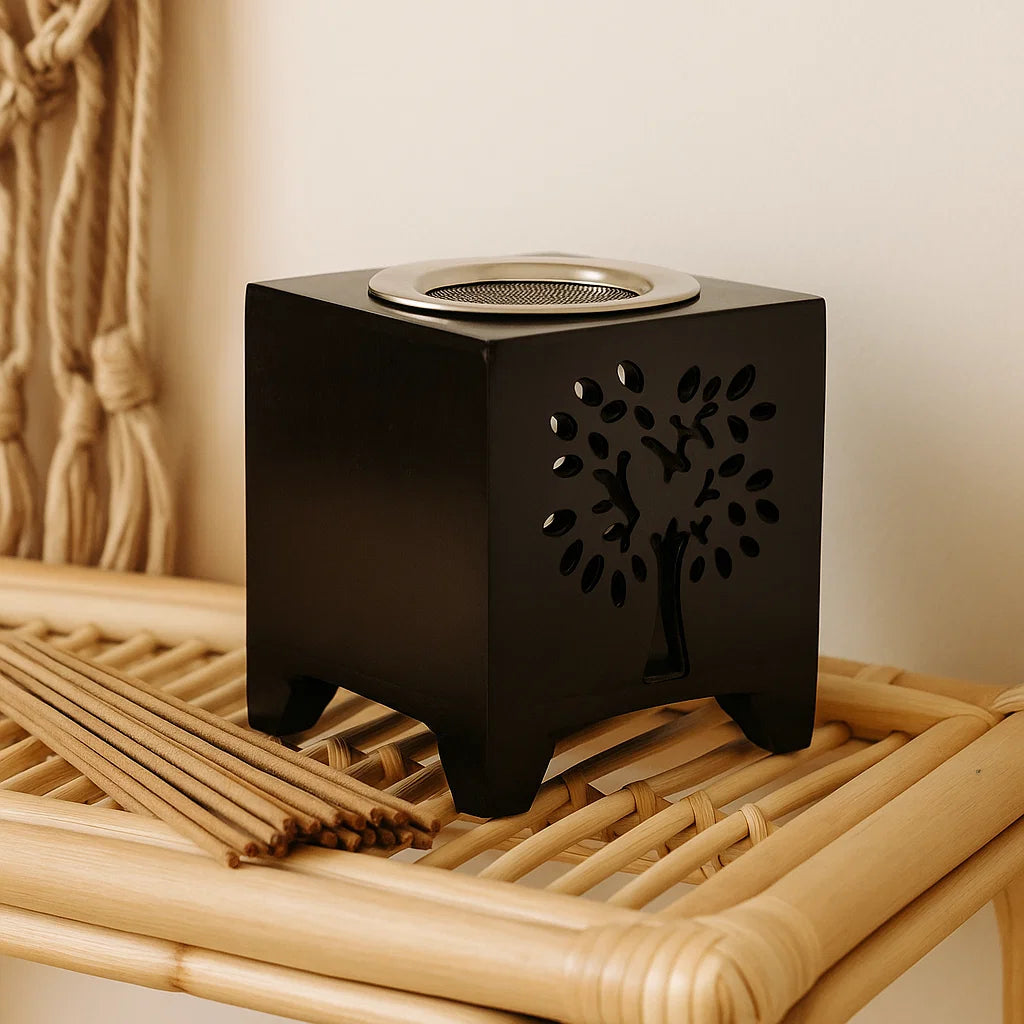 Bruleur d'encens en steatite noire grave arbre de vie