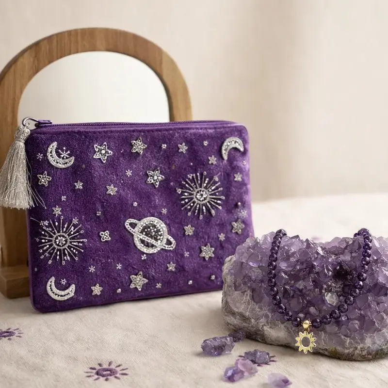 Coffret cadeau bien-être améthyste avec pochette brodée et collier