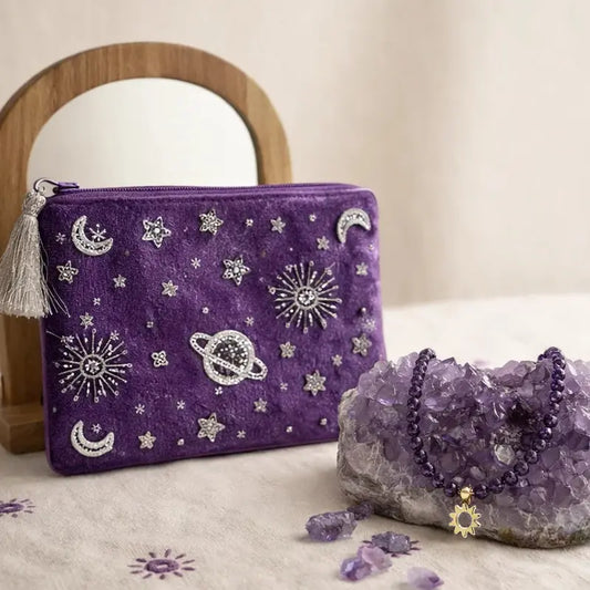 Coffret cadeau bien-être améthyste avec pochette brodée et collier